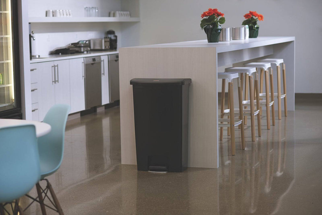 Black 18 Gal Plastic Step-On Trash Can J6995