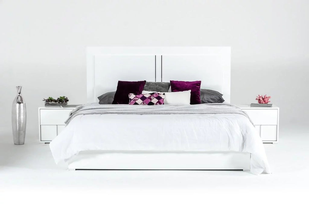 White Gloss Finish Queen Platform Bed C4353