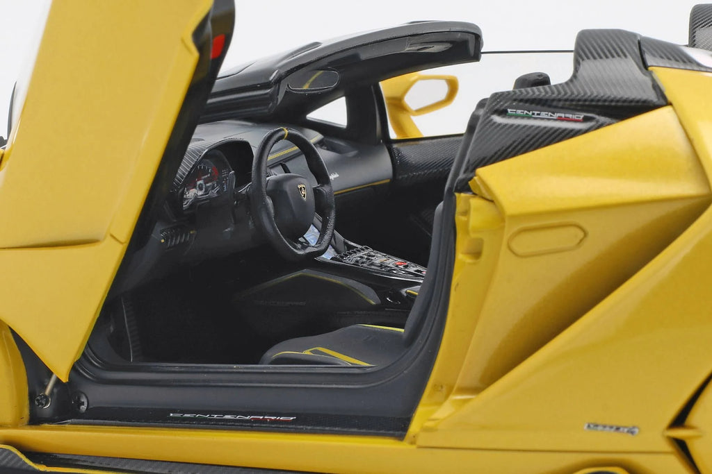 1/18 Pearl Yellow Model Car V87955